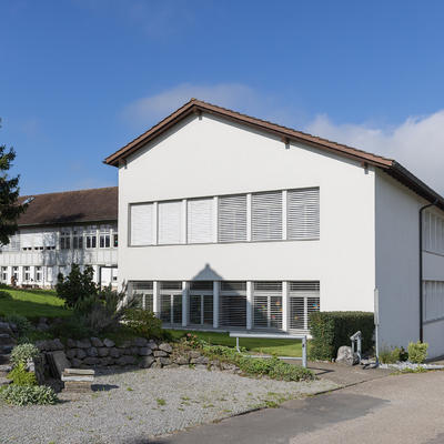 schulhaus_seite.jpg